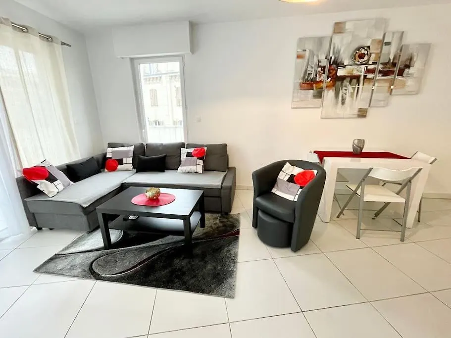 Appartement Centre De Cannes - 2 Pieces - Garage 0*,